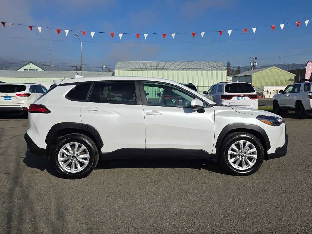 Used 2024 Toyota Corolla Cross LE image 6