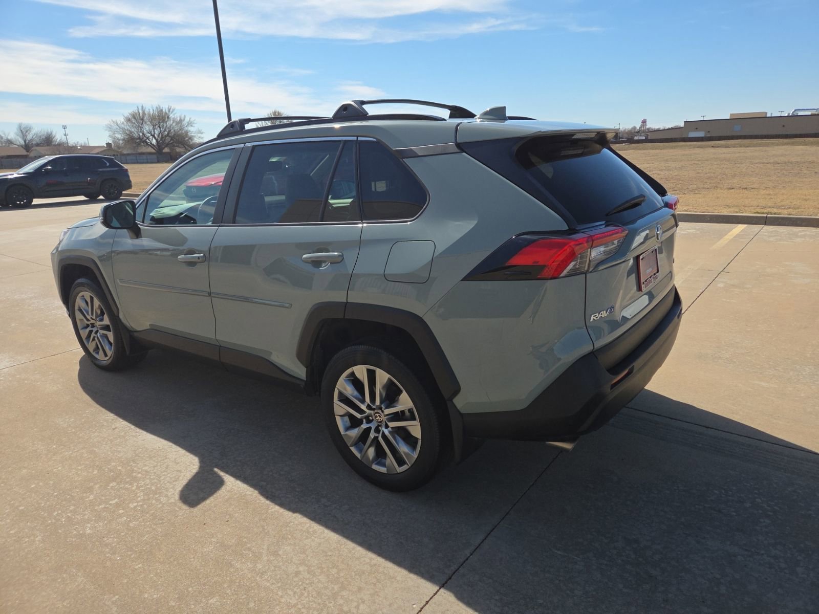 Used 2023 Toyota RAV4 XLE Premium image 7