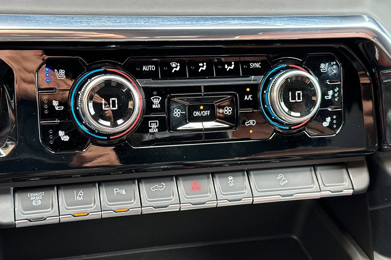 Certified 2025 GMC Sierra 2500 Denali Ultimate AWD/4WD image 21