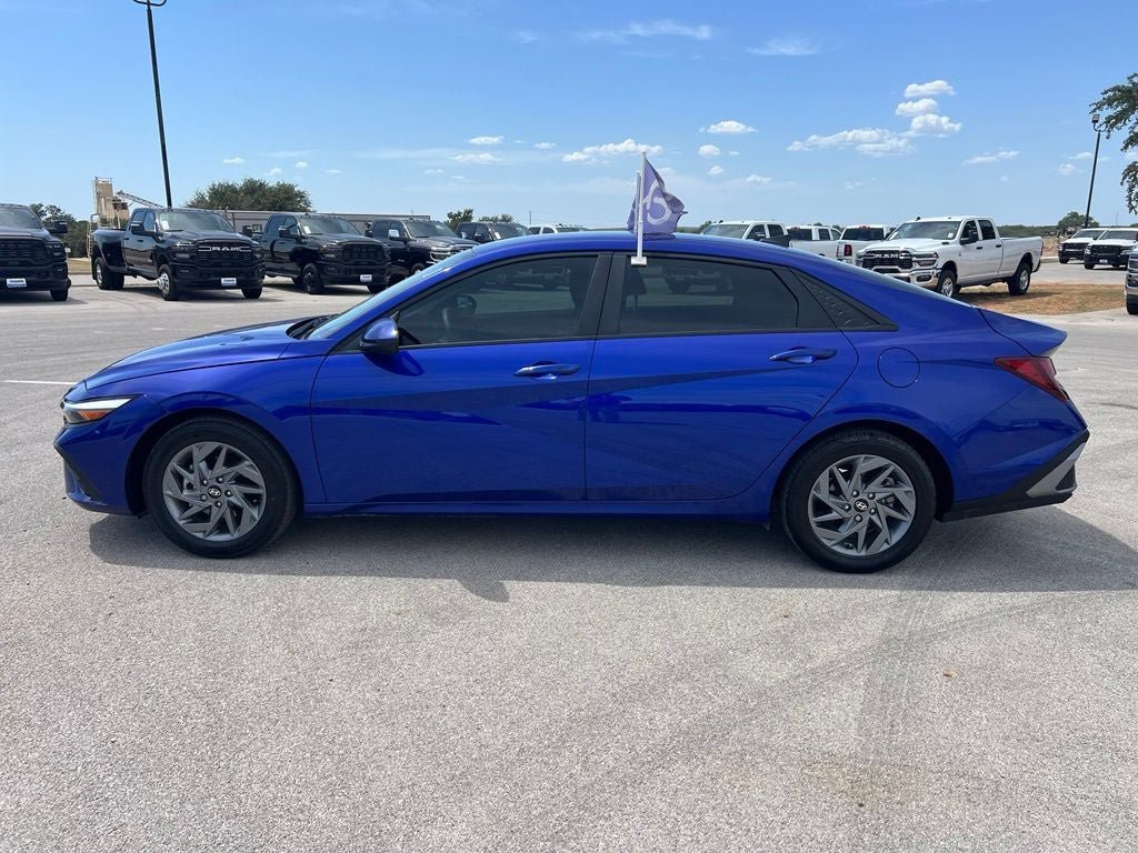 Used 2024 Hyundai Elantra SEL FWD image 2