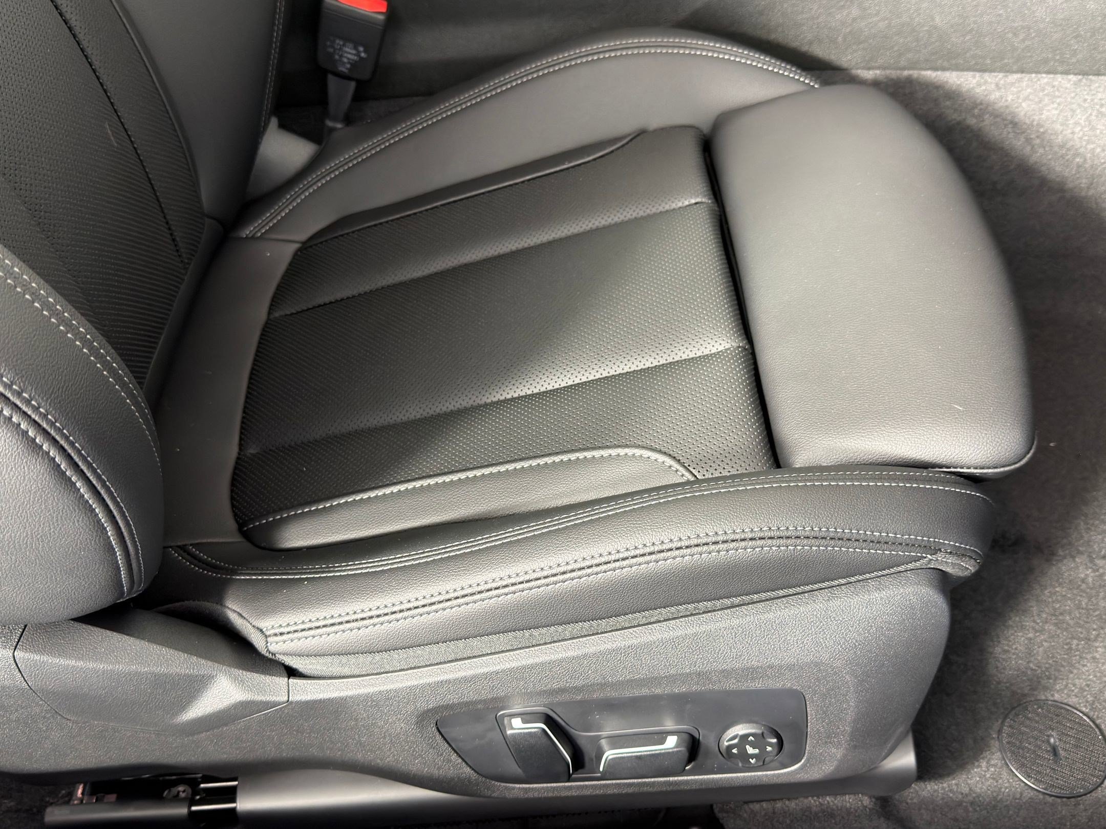 Used 2026 BMW 230i Coupe RWD image 11
