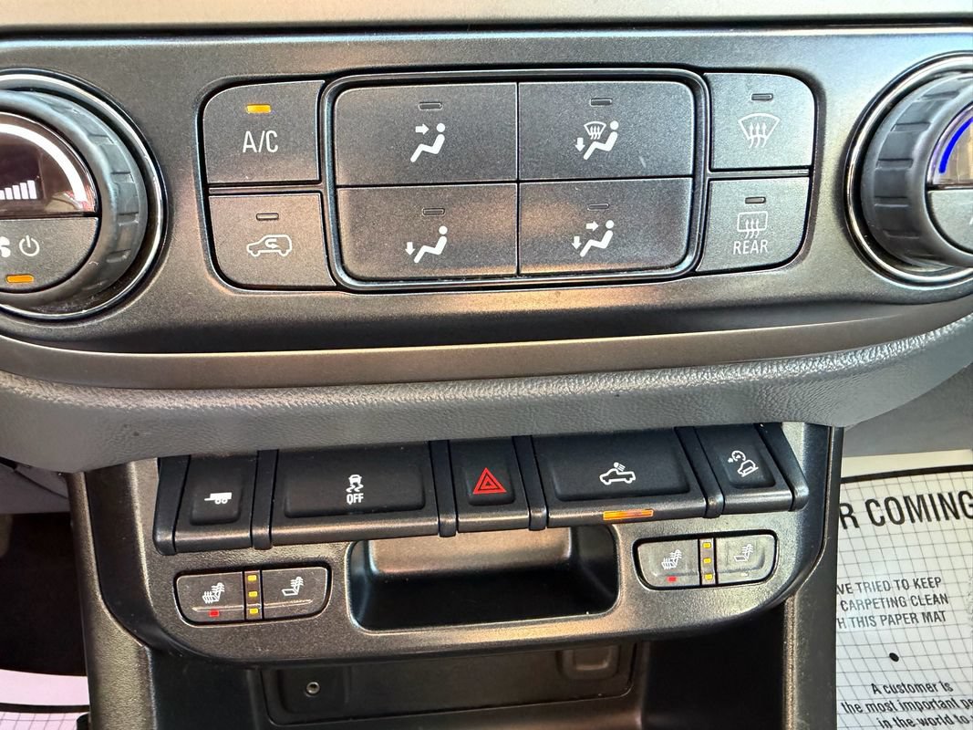 Used 2018 Chevrolet Colorado Z71 AWD/4WD image 22