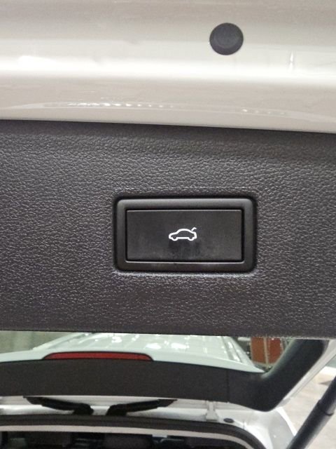 Used 2024 Volkswagen Tiguan Wolfsburg Edition image 38