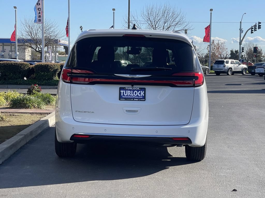 New 2026 Chrysler Pacifica Select FWD image 10