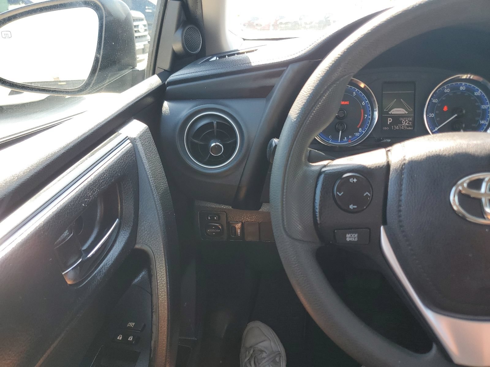 Used 2018 Toyota Corolla LE FWD image 16