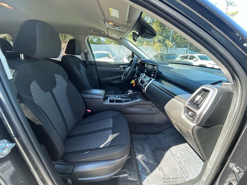 Used 2023 Kia Sorento LX image 25