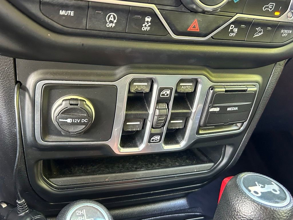 Used 2018 Jeep Wrangler Unlimited Sahara AWD/4WD image 24