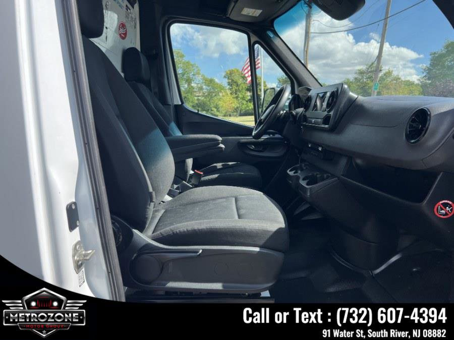 Used 2019 Freightliner Sprinter 3500 w/ Premium Package RWD image 17