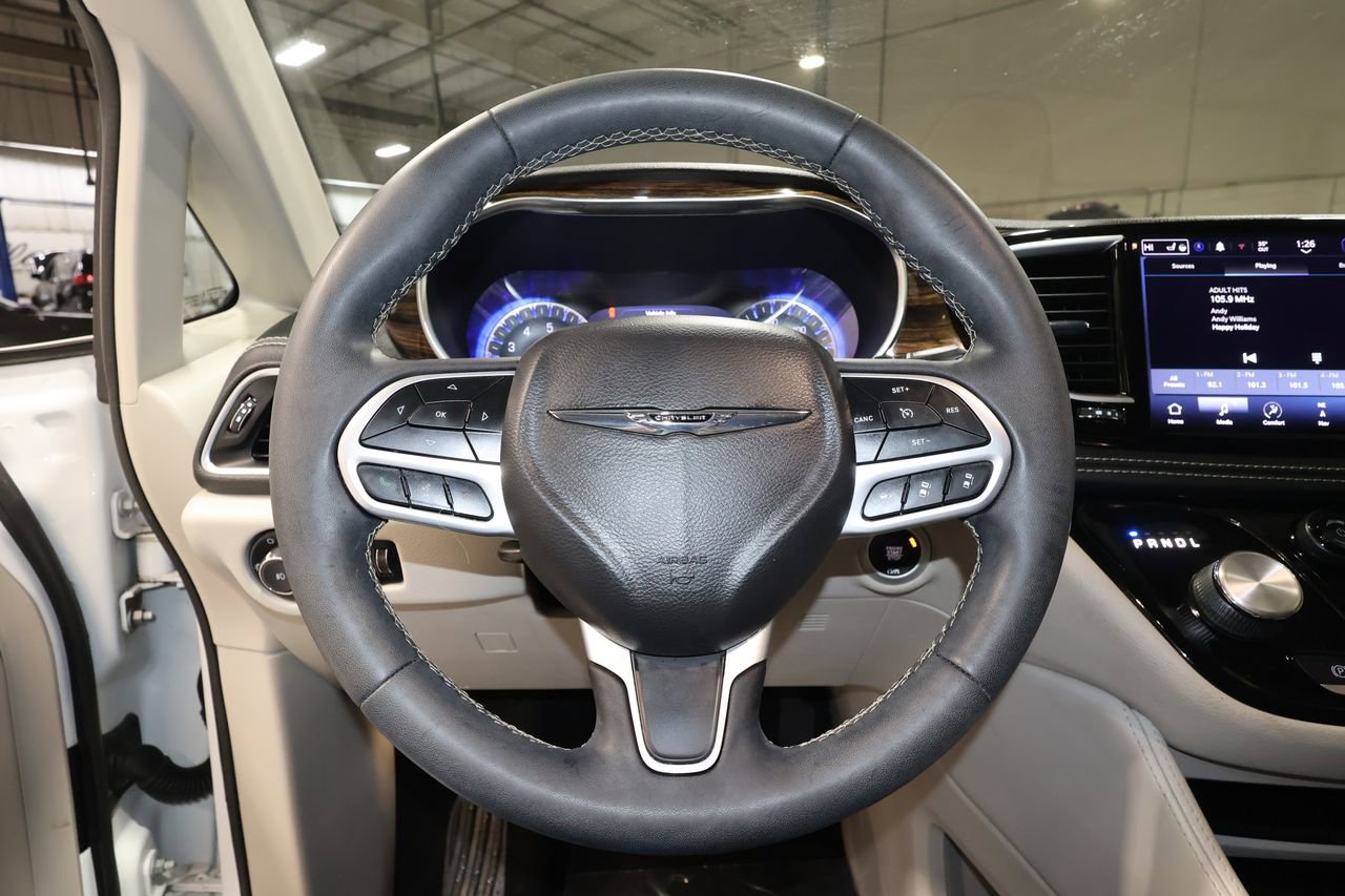 Used 2022 Chrysler Pacifica Limited image 10