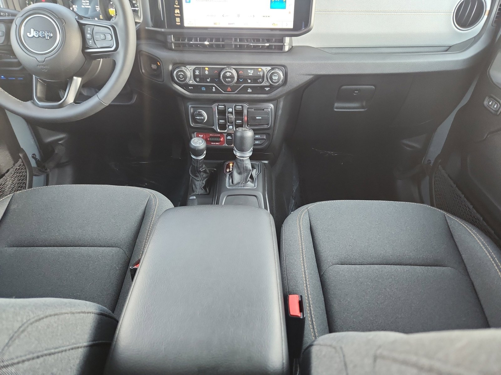 Used 2025 Jeep Wrangler Willys image 21