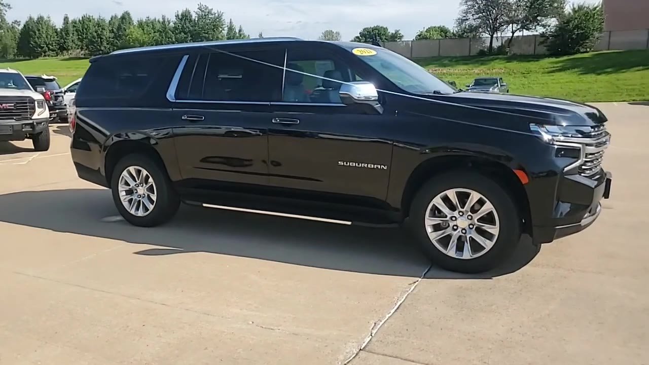 Used 2021 Chevrolet Suburban Premier w/ Premium Package AWD/4WD image 2