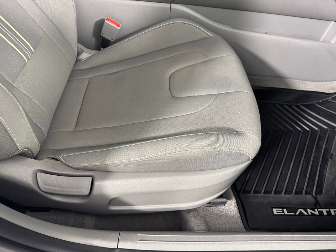 Used 2022 Hyundai Elantra SEL image 31