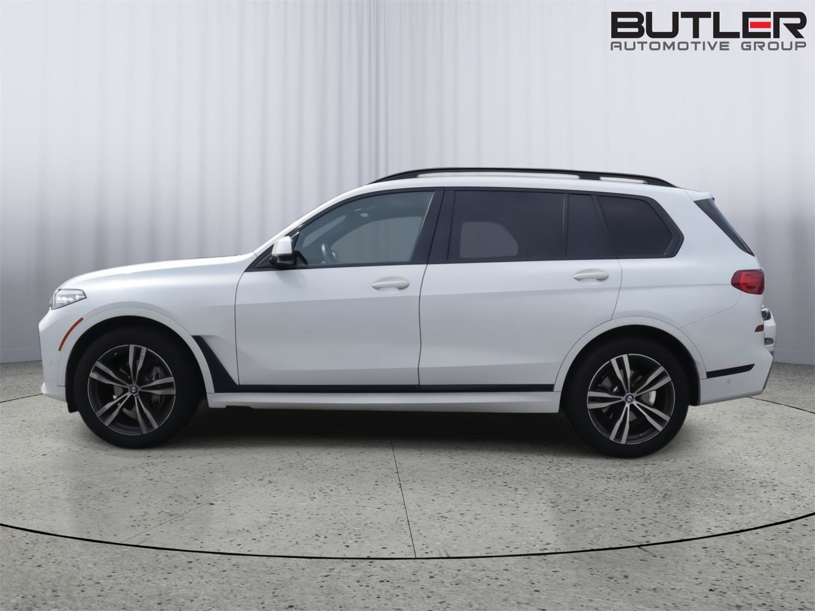 Used 2022 BMW X7 xDrive40i w/ M Sport Package AWD/4WD image 4