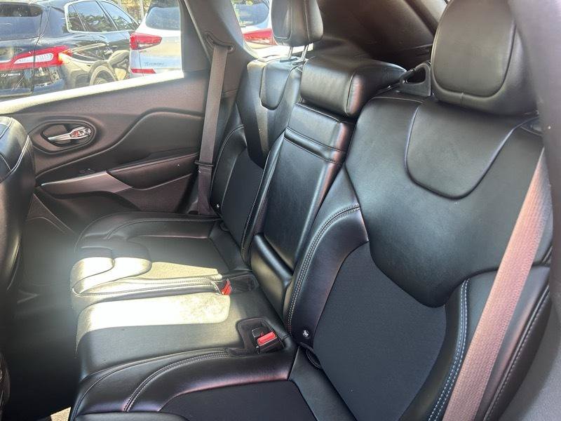 Used 2019 Jeep Cherokee Latitude Plus FWD image 15