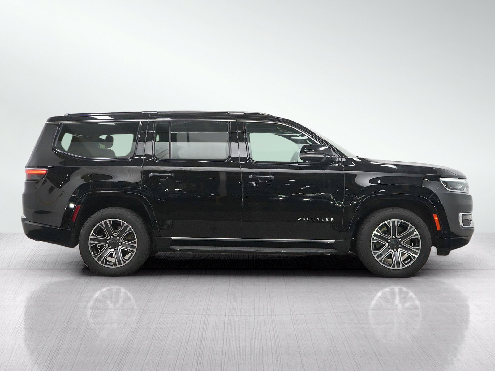 Used 2023 Jeep Wagoneer Series II AWD/4WD image 6