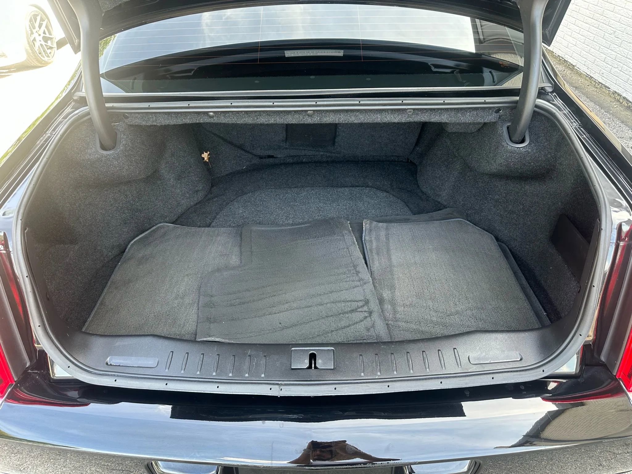 Used 2006 Cadillac DTS image 21