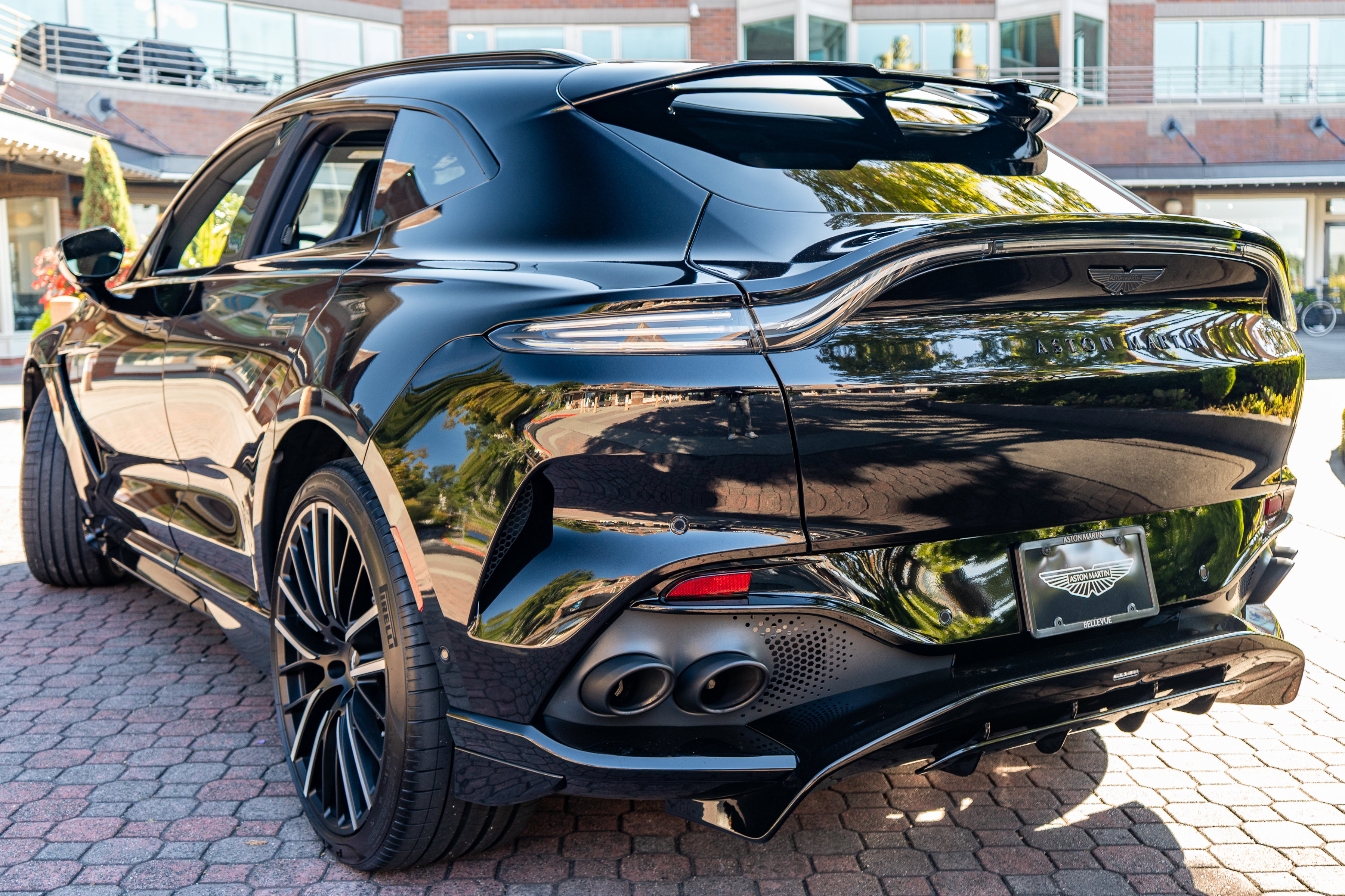 Used 2025 Aston Martin DBX 707 image 45
