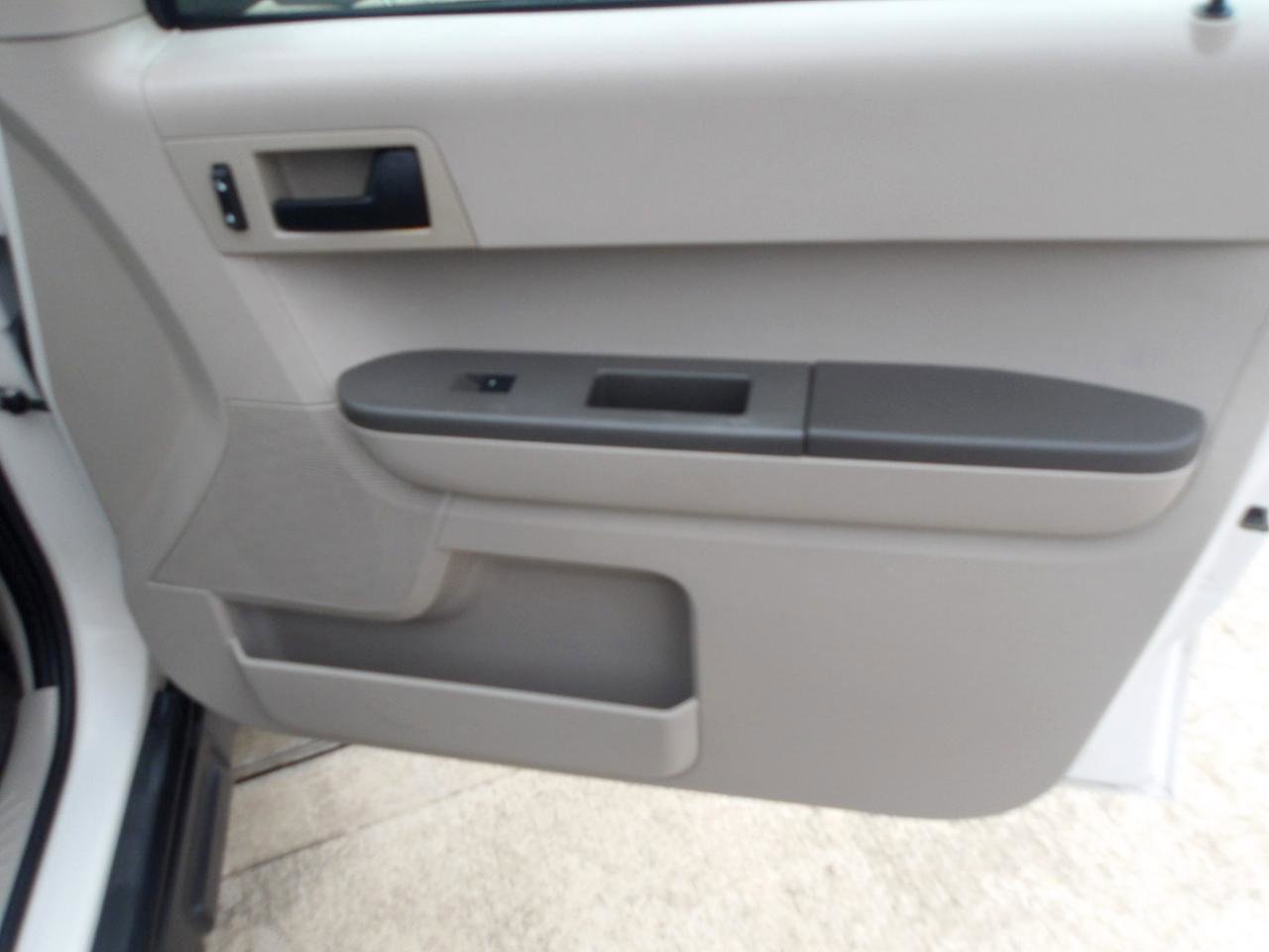 Used 2011 Ford Escape XLS w/ 102A Rapid Spec Order Code FWD image 9