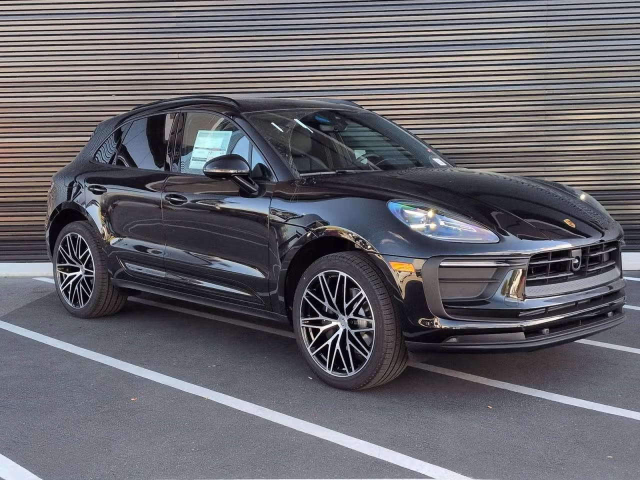 Certified 2026 Porsche Macan AWD/4WD image 9