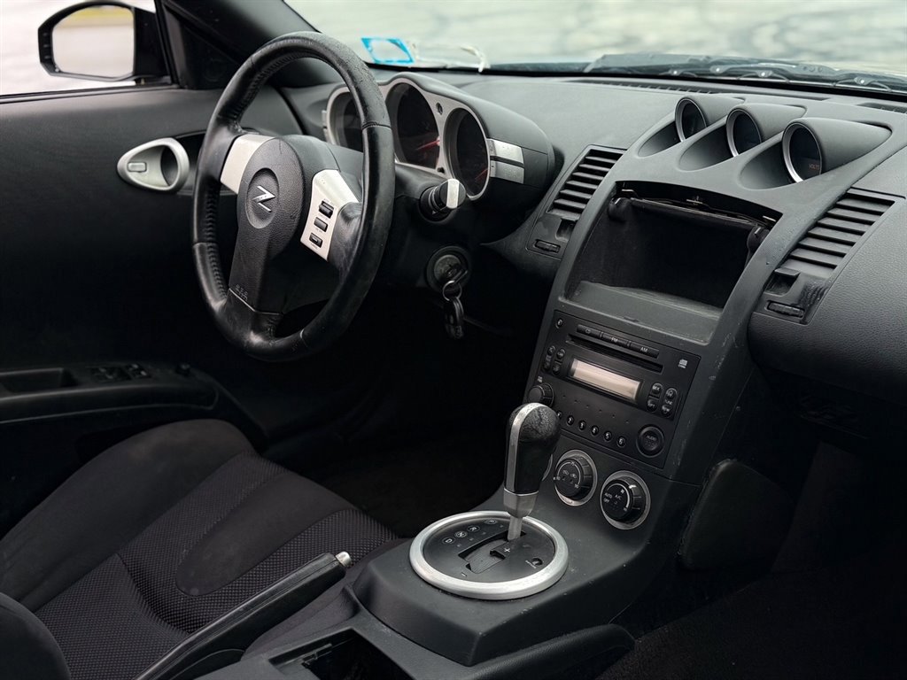 Used 2004 Nissan 350Z Enthusiast w/ Cargo Convenience Pkg image 12