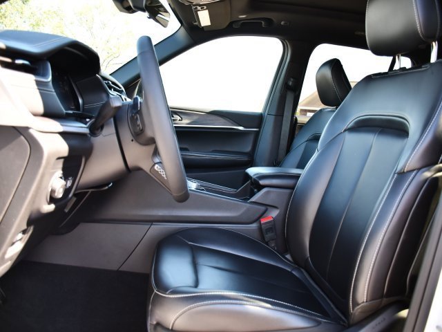 Used 2025 Jeep Grand Cherokee Limited w/ Black Appearance Package image 12