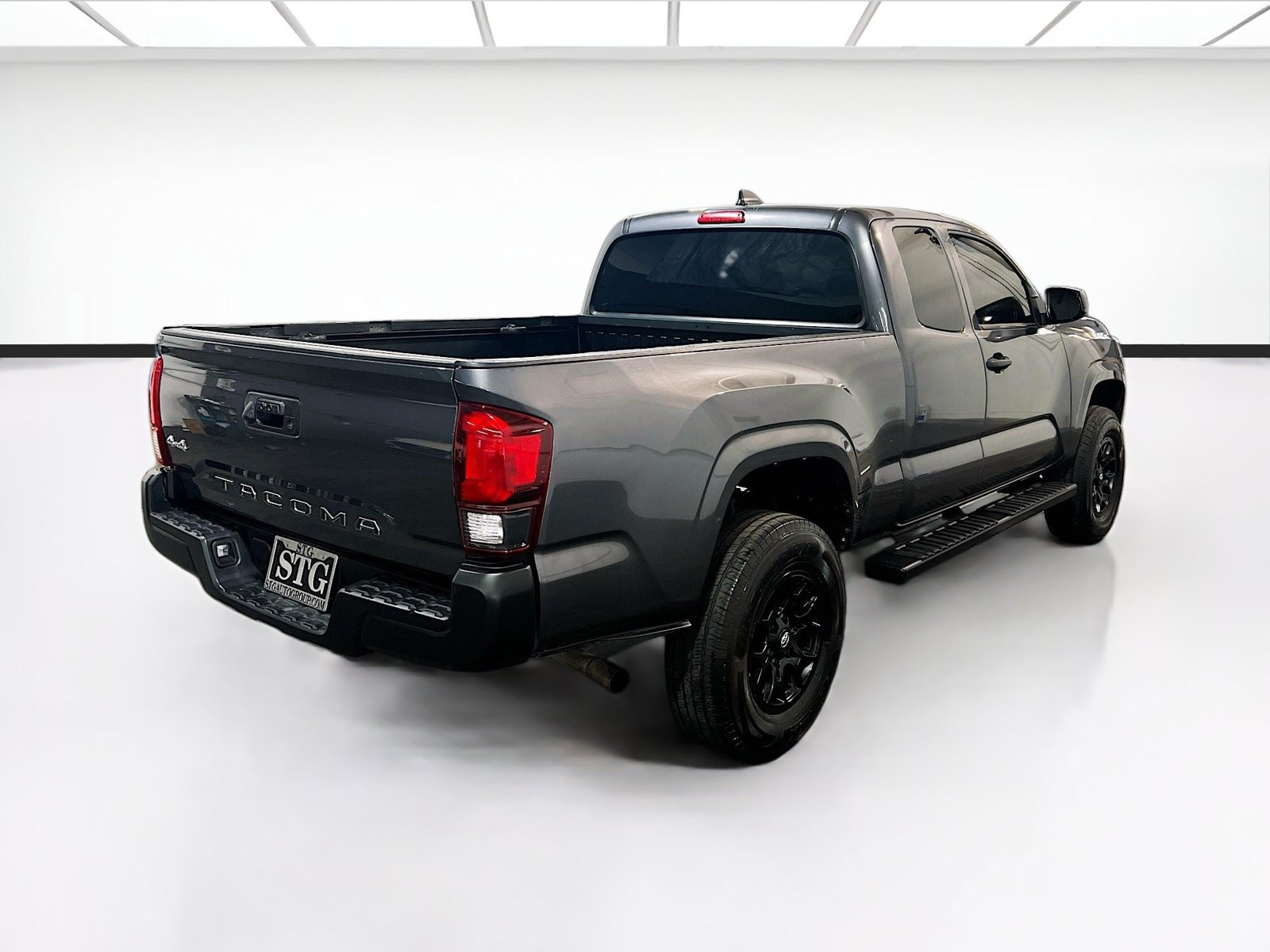 Used 2023 Toyota Tacoma SR AWD/4WD image 4