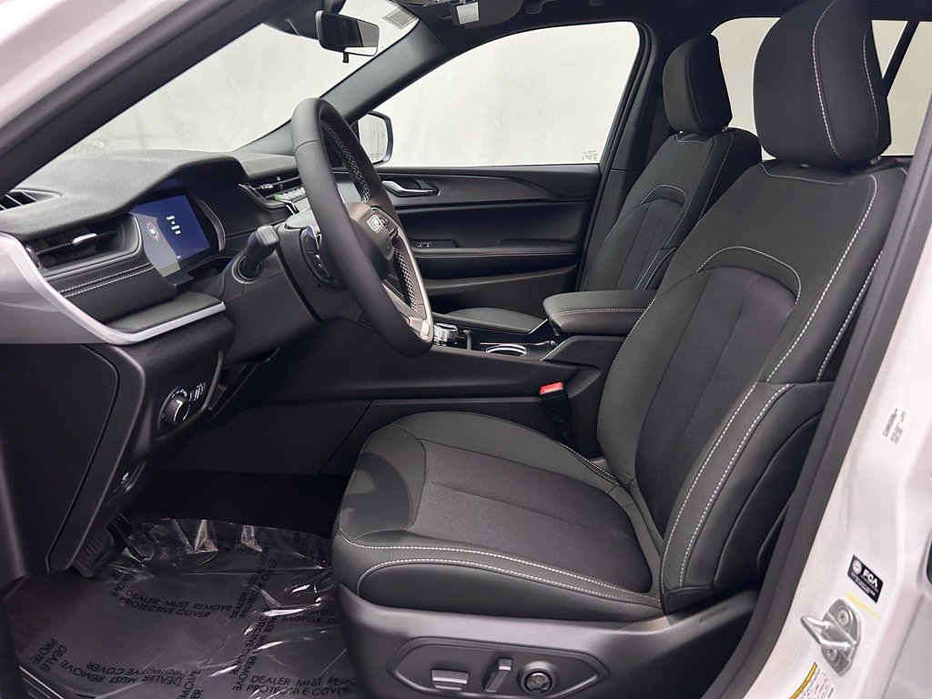 New 2027 Jeep Grand Cherokee Laredo AWD/4WD image 12