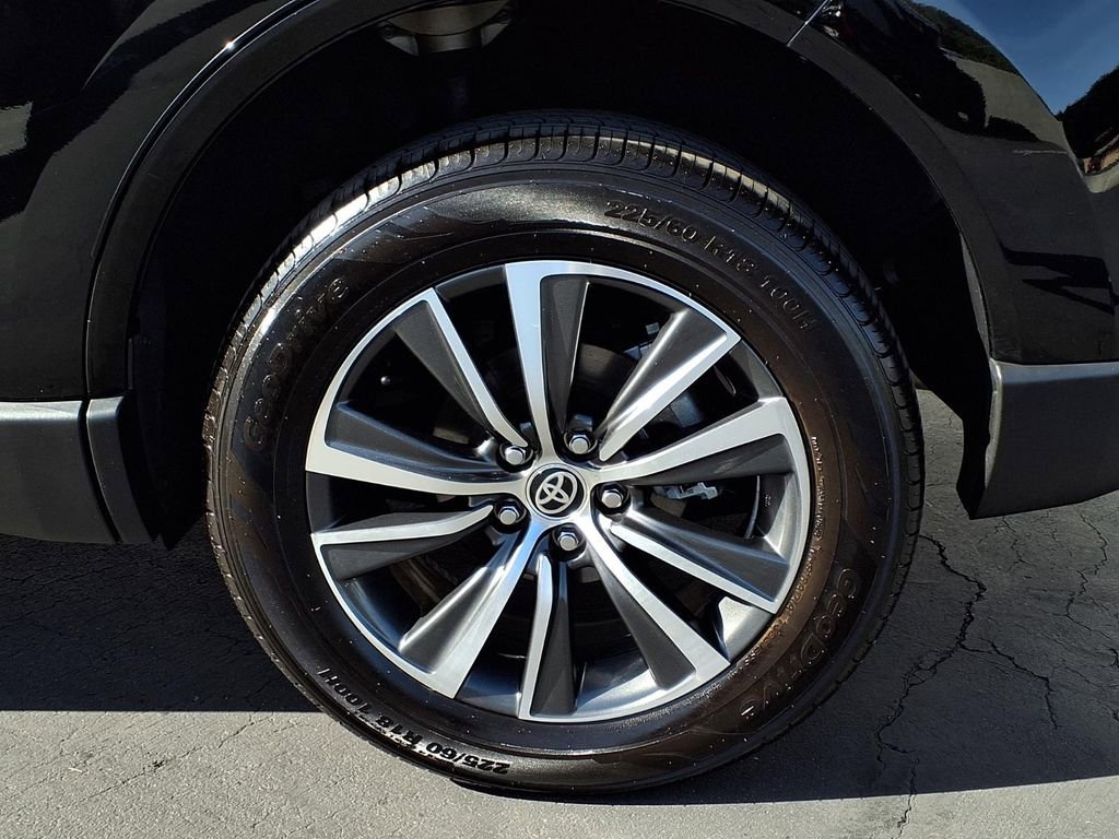 Certified 2021 Toyota Venza LE w/ Carpet Mat Package (TMS) image 4