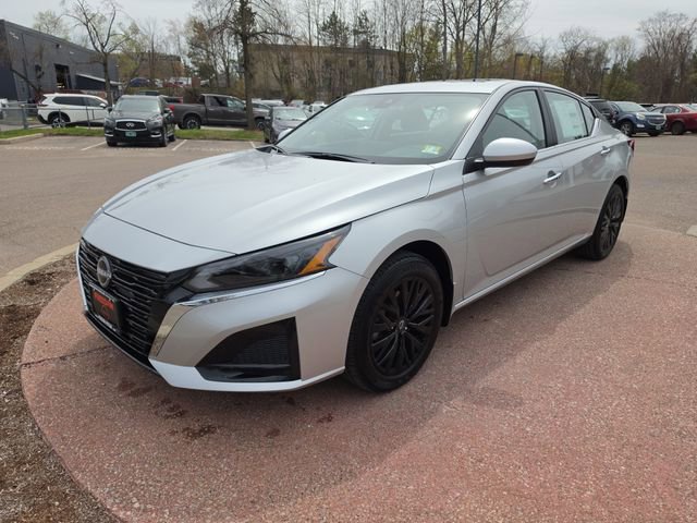 Used 2025 Nissan Altima 2.5 SV w/ SV Special Edition Package AWD/4WD image 3