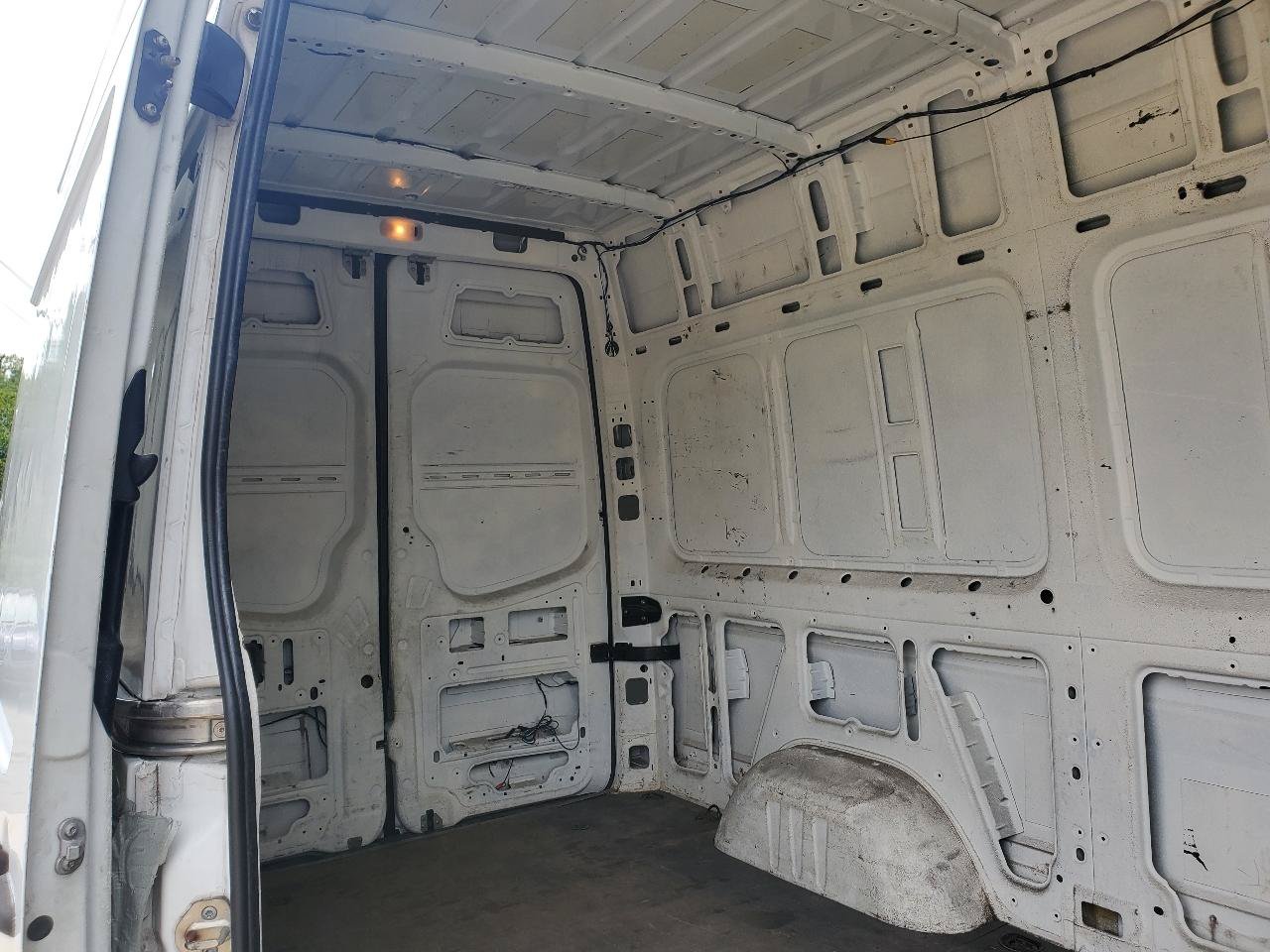 Used 2012 Freightliner Sprinter 2500 RWD image 8