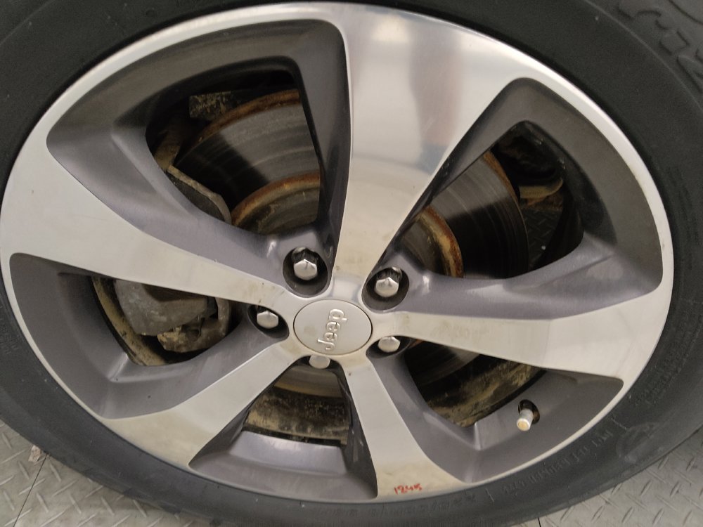 Used 2020 Jeep Cherokee Limited FWD image 31