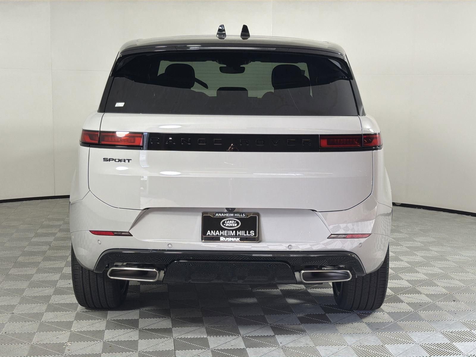 New 2026 Land Rover Range Rover Sport Dynamic SE image 4