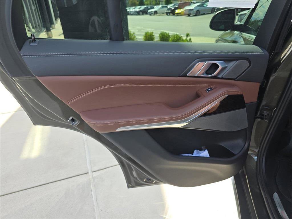 Used 2025 BMW X5 xDrive40i w/ Climate Comfort Package image 16