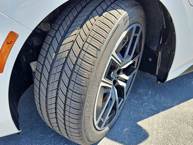 New 2026 BMW 750e xDrive image 33