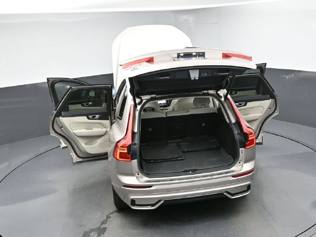 Used 2024 Volvo XC60 B5 Core w/ Protection Package Premier AWD/4WD image 48