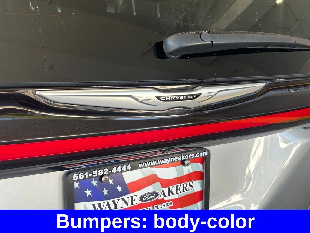 Used 2024 Chrysler Pacifica Touring-L image 19