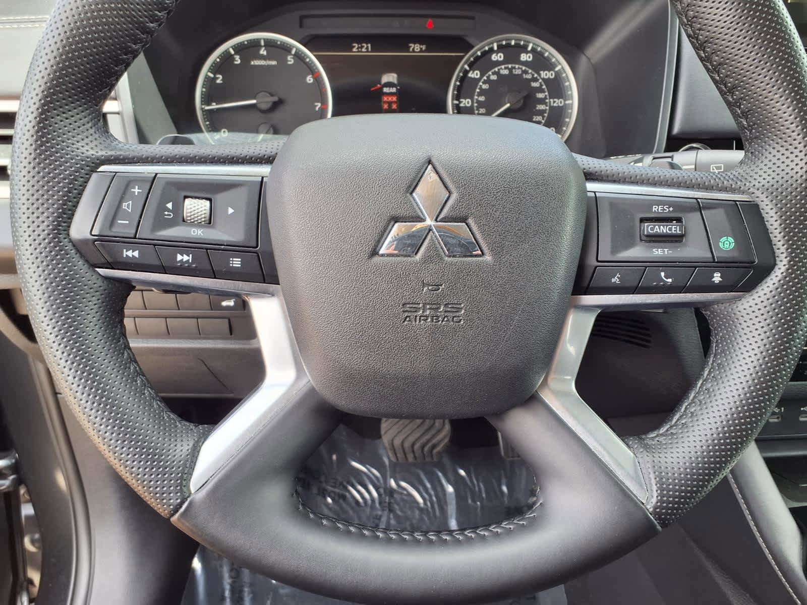 Used 2025 Mitsubishi Outlander AWD image 24