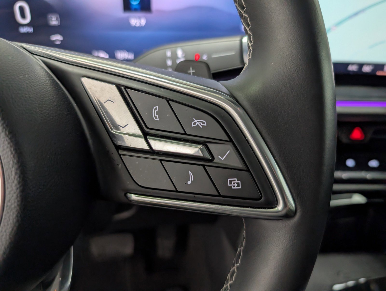 Used 2025 Buick Envision Preferred image 17