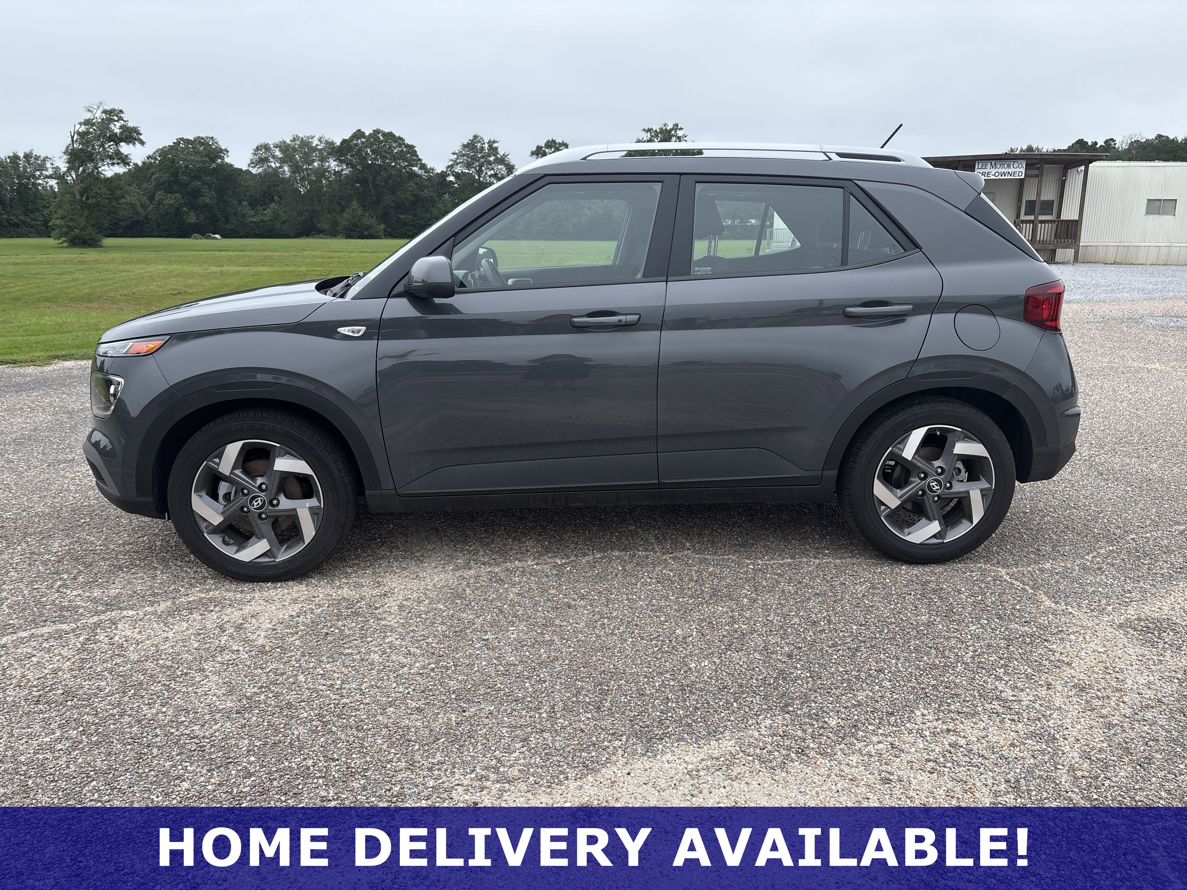 Used 2025 Hyundai Venue SEL image 11