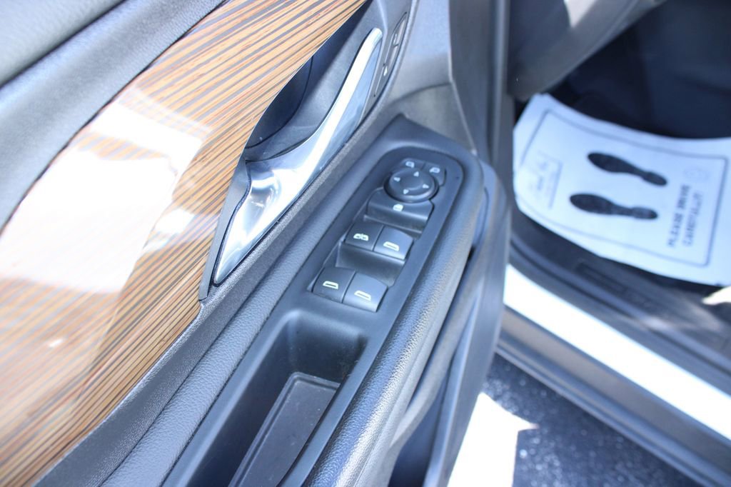 Used 2021 GMC Terrain SLE w/ Driver Convenience Package image 26