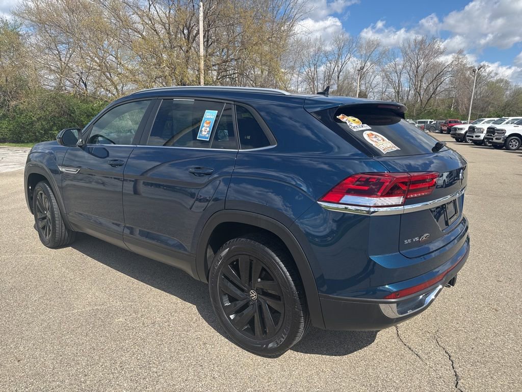 Used 2022 Volkswagen Atlas Cross Sport SE image 3