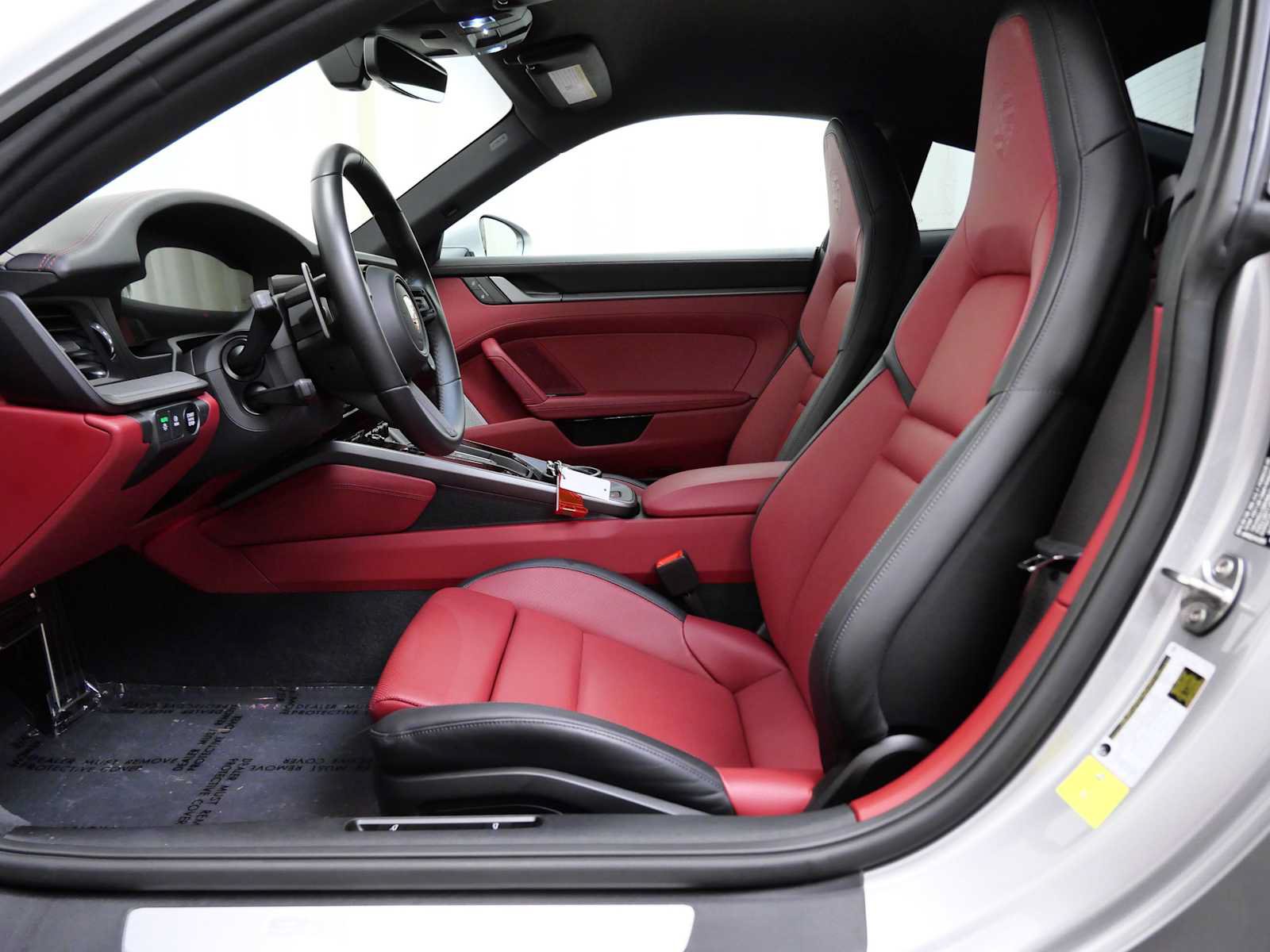 Used 2025 Porsche 911 Carrera RWD image 16