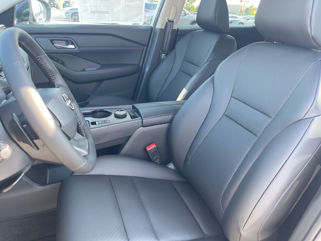New 2026 Nissan Rogue Dark Armor AWD/4WD image 13