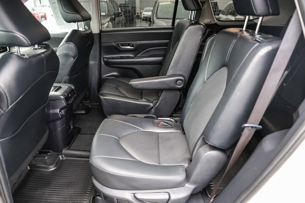 Certified 2024 Toyota Grand Highlander XLE image 8