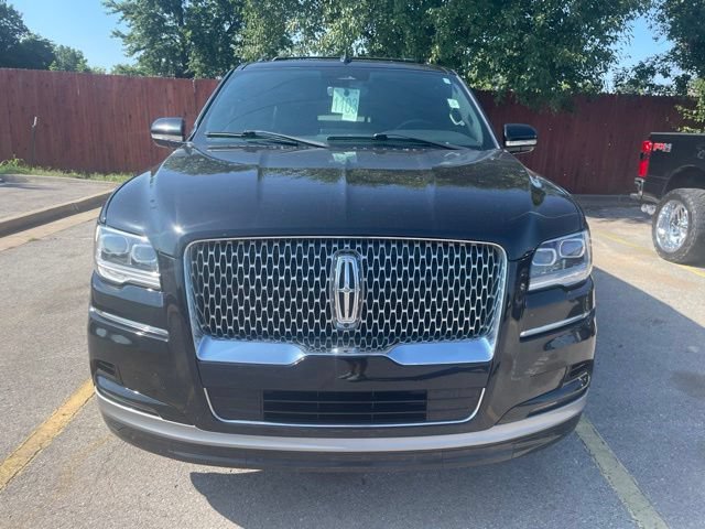 Used 2022 Lincoln Navigator 4WD image 3