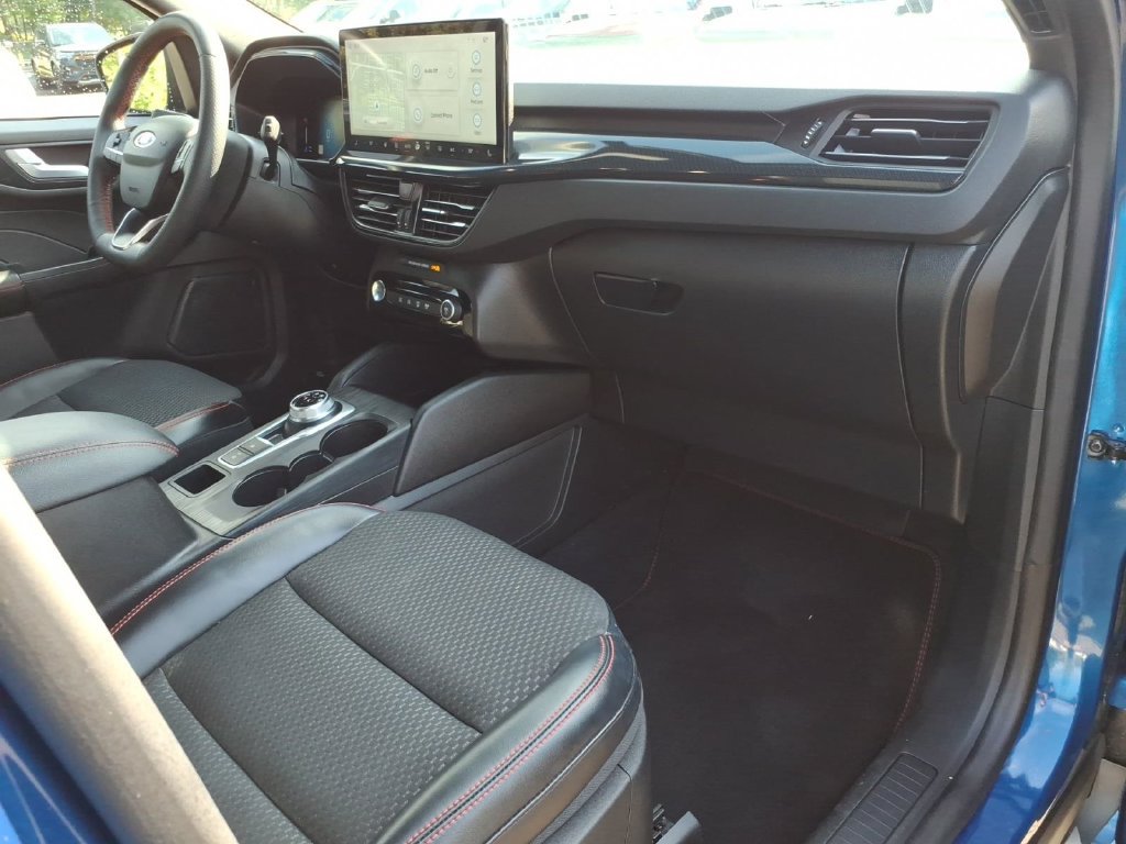 Used 2023 Ford Escape ST-Line w/ Tech Pack #1 AWD/4WD image 9