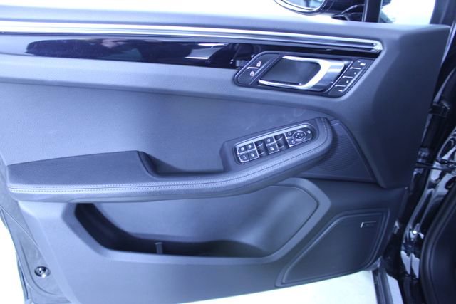 Certified 2024 Porsche Macan image 20