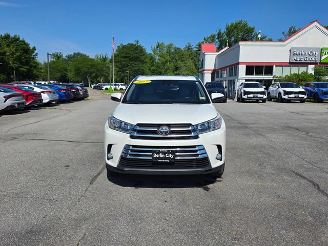 Used 2017 Toyota Highlander Limited AWD/4WD image 3
