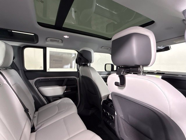 New 2026 Land Rover Defender 110 X-Dynamic SE AWD/4WD image 29