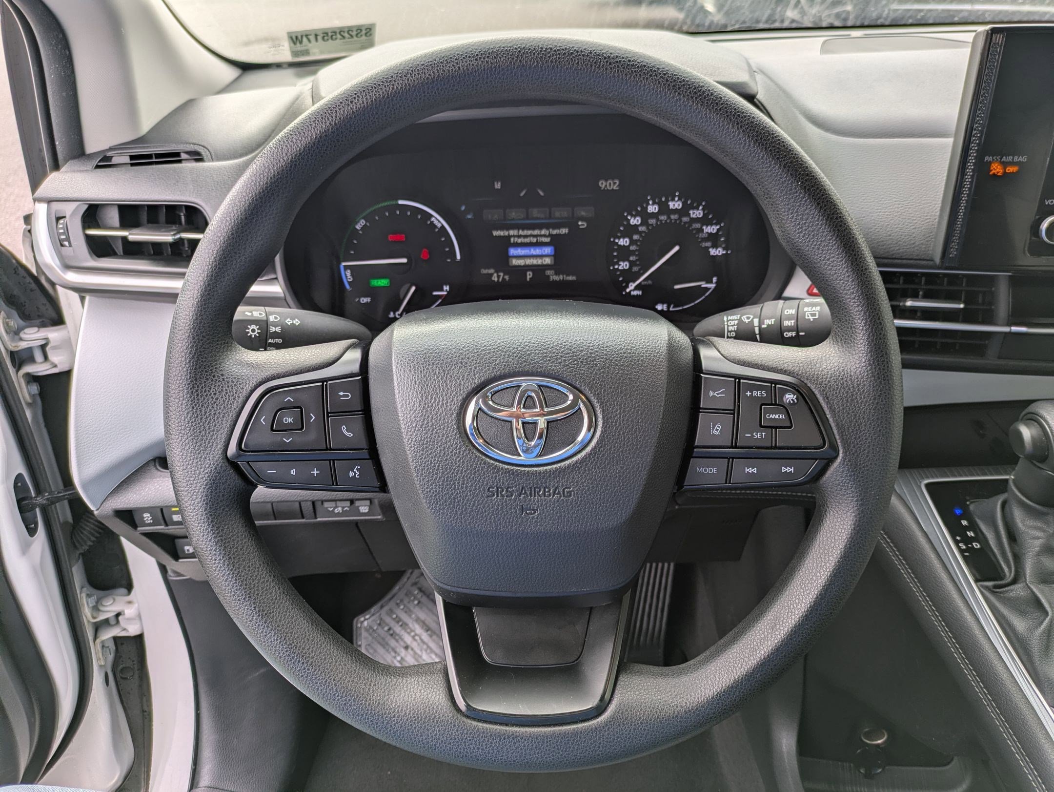 Used 2025 Toyota Sienna LE image 18